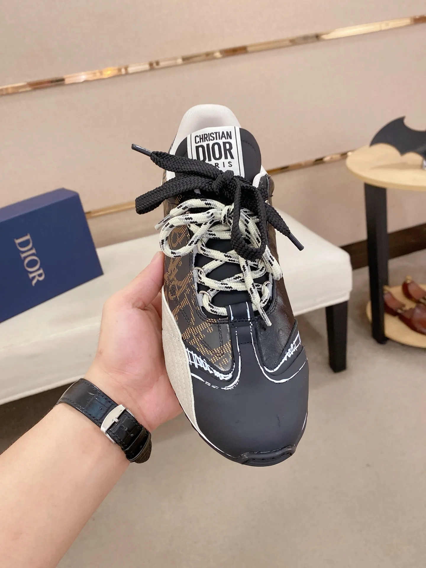 Men's shoes💰: 500💰Couple style💏 [Dior·Dior] New casual sports style men's shoes, new spring and summer design, perfect workmanship, lace-up lazy style to create wardrobe quality, upper: imported first-layer cowhide, mesh breathable lining soft and comfortable, ultra-light TPU wear-resistant outsole, simple, versatile fashion men's shoes, excellent color code number 35--44. (45,46 customized items are not returnable or exchangeable)